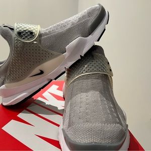 Nike sock Dart medium gray / black white